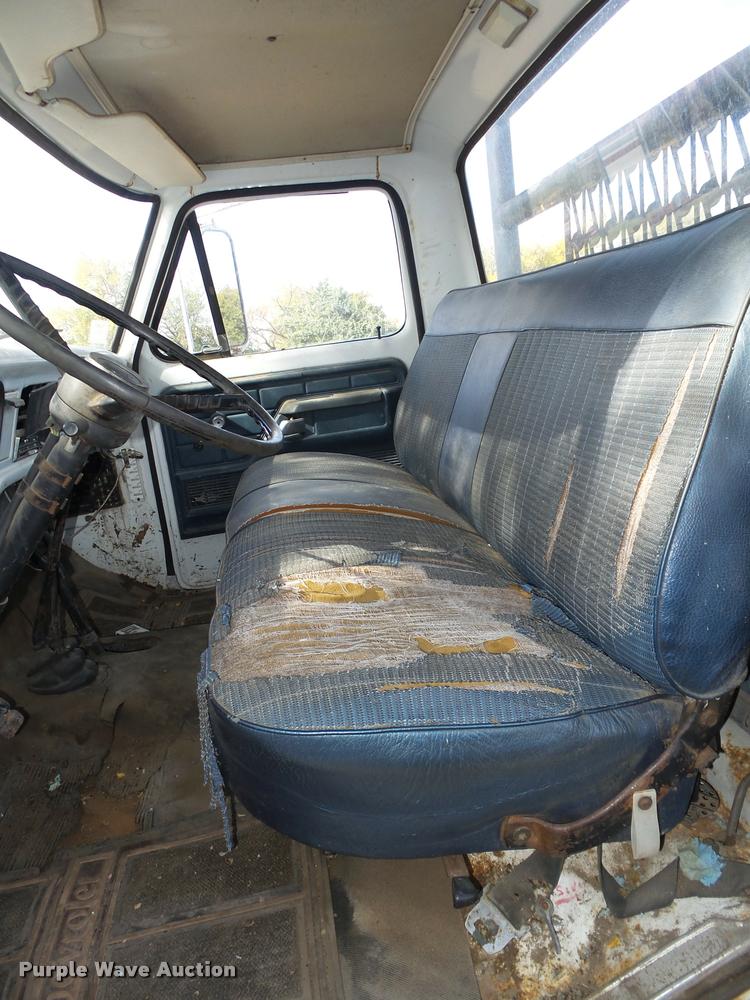 image for item L4095 1977 Ford F600 truck cab and chassis