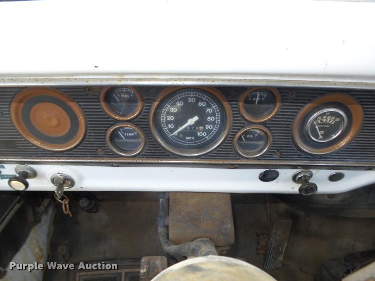 image for item L4095 1977 Ford F600 truck cab and chassis