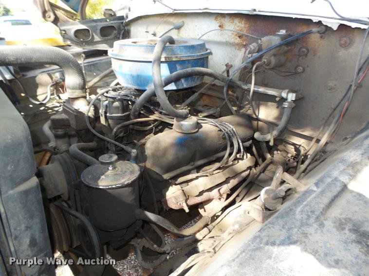 image for item L4095 1977 Ford F600 truck cab and chassis