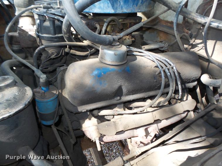 image for item L4095 1977 Ford F600 truck cab and chassis