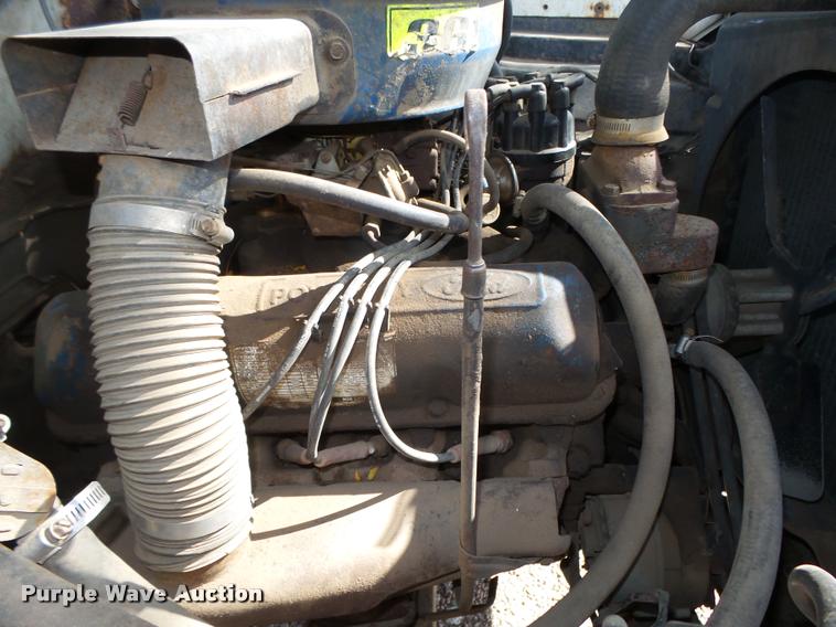 image for item L4095 1977 Ford F600 truck cab and chassis