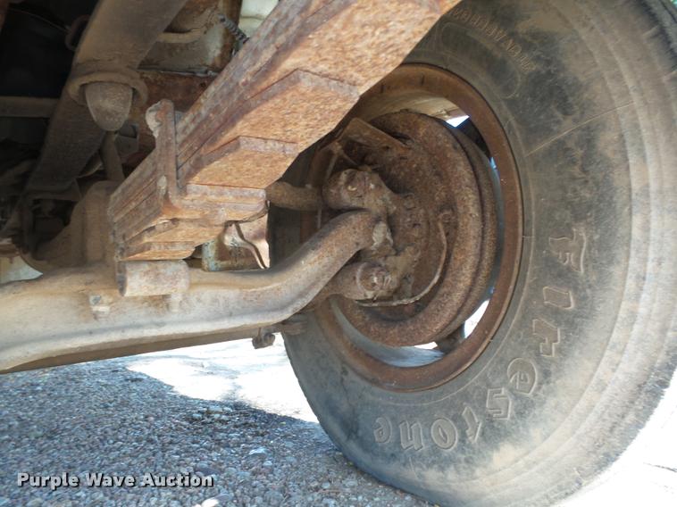 image for item L4095 1977 Ford F600 truck cab and chassis