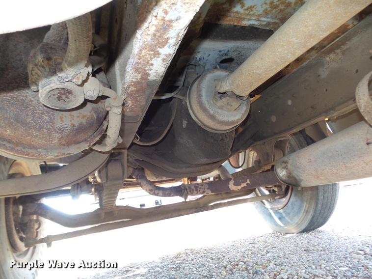 image for item L4095 1977 Ford F600 truck cab and chassis