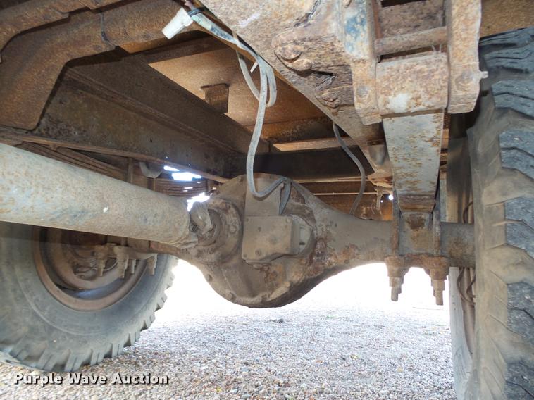 image for item L4095 1977 Ford F600 truck cab and chassis