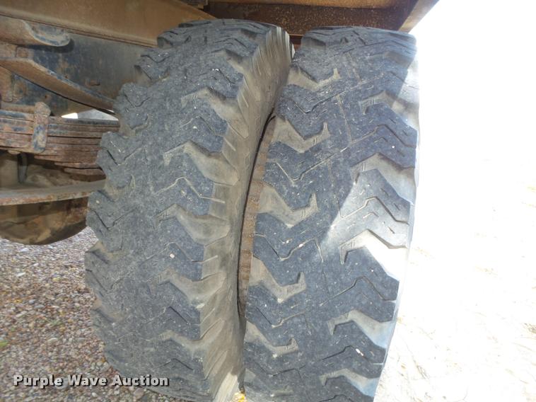 image for item L4095 1977 Ford F600 truck cab and chassis