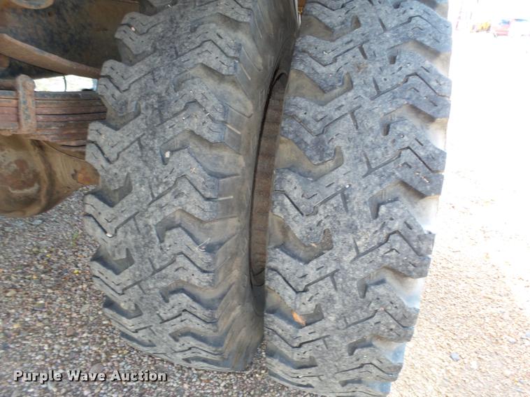 image for item L4095 1977 Ford F600 truck cab and chassis