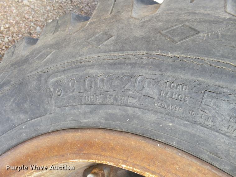 image for item L4095 1977 Ford F600 truck cab and chassis