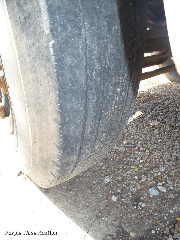 image for item L4095 1977 Ford F600 truck cab and chassis