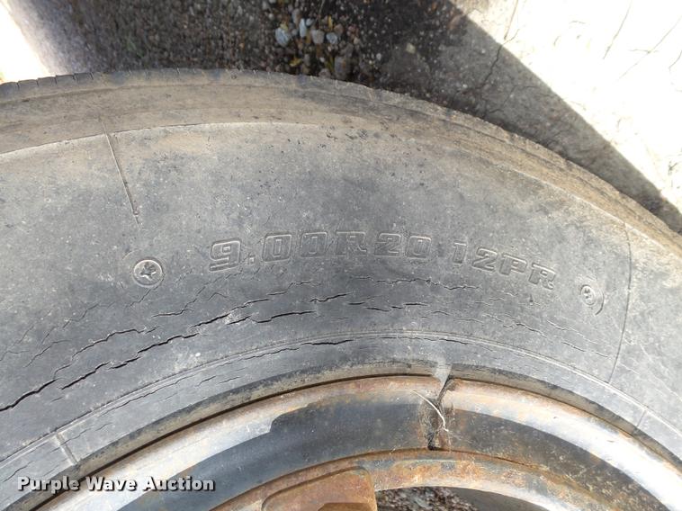 image for item L4095 1977 Ford F600 truck cab and chassis