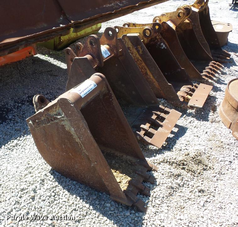 Wain Roy excavator bucket in Lee's Summit, MO Item L4264 sold