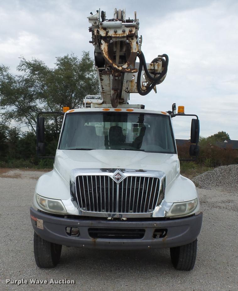 image for item L4353 2005 International DuraStar 4300 bucket truck