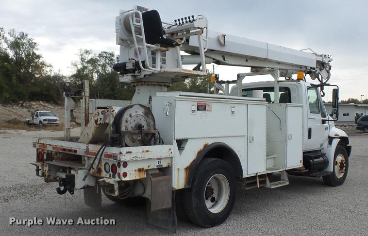 image for item L4353 2005 International DuraStar 4300 bucket truck