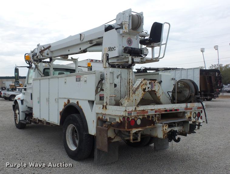 image for item L4353 2005 International DuraStar 4300 bucket truck