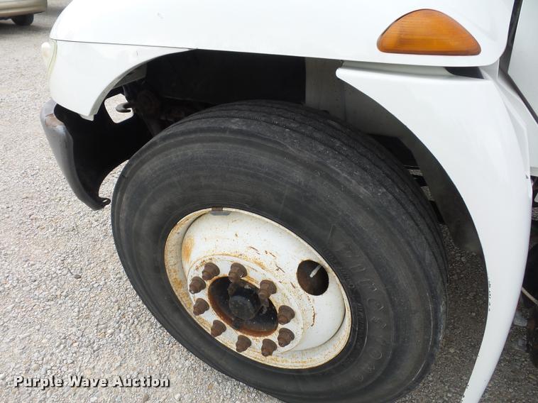 image for item L4353 2005 International DuraStar 4300 bucket truck