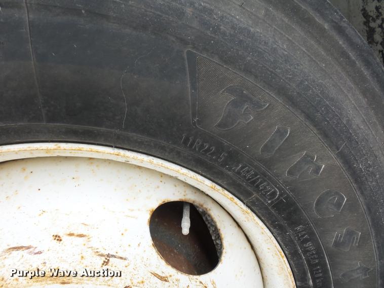 image for item L4353 2005 International DuraStar 4300 bucket truck