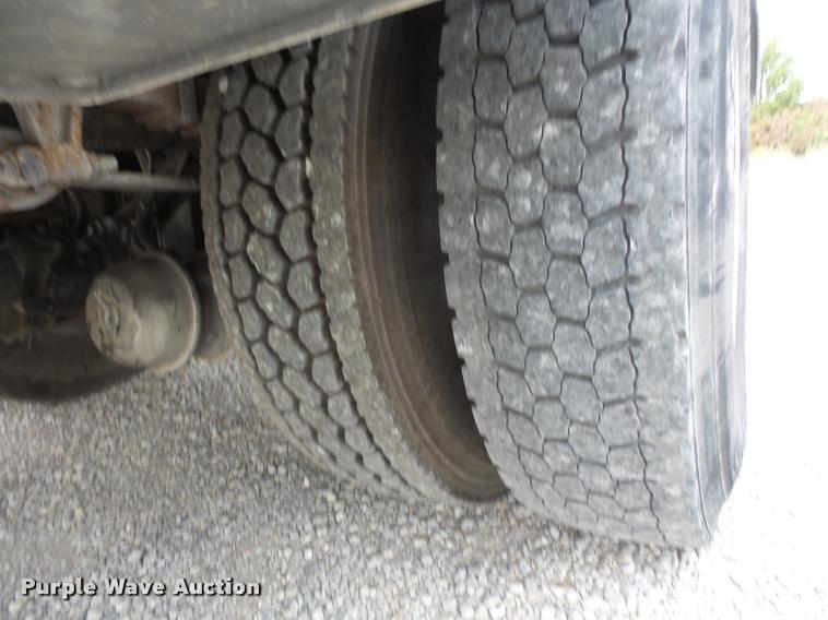 image for item L4353 2005 International DuraStar 4300 bucket truck