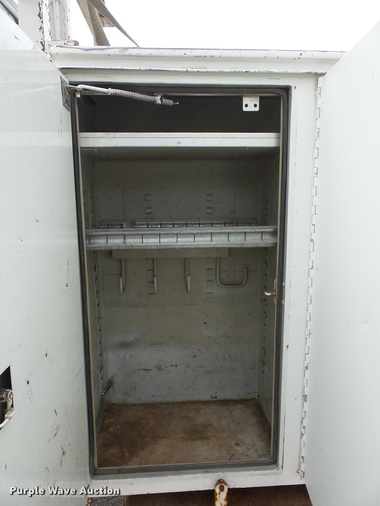 image for item L4353 2005 International DuraStar 4300 bucket truck