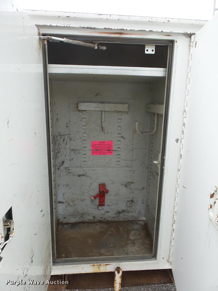 image for item L4353 2005 International DuraStar 4300 bucket truck