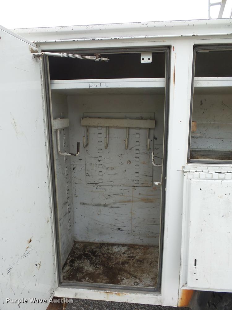 image for item L4353 2005 International DuraStar 4300 bucket truck