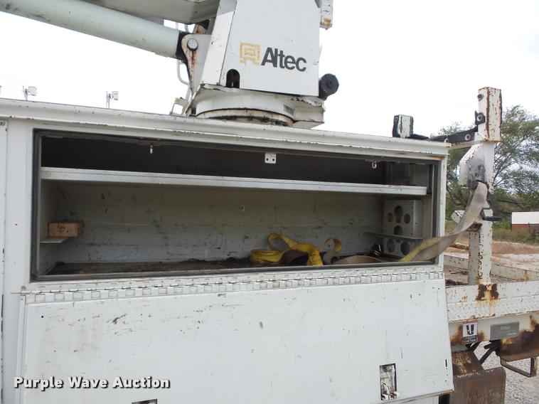 image for item L4353 2005 International DuraStar 4300 bucket truck