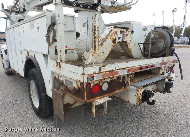 image for item L4353 2005 International DuraStar 4300 bucket truck