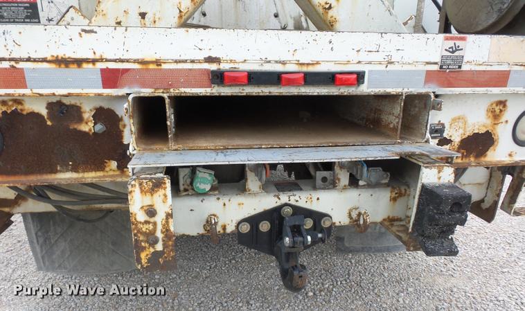 image for item L4353 2005 International DuraStar 4300 bucket truck