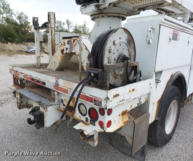 image for item L4353 2005 International DuraStar 4300 bucket truck
