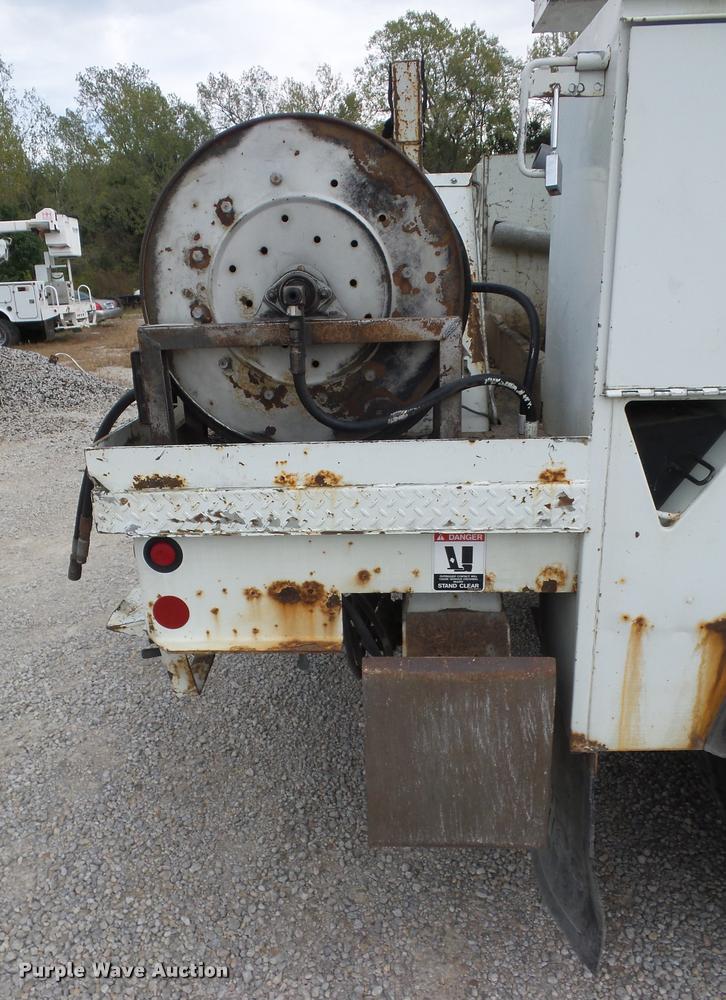 image for item L4353 2005 International DuraStar 4300 bucket truck