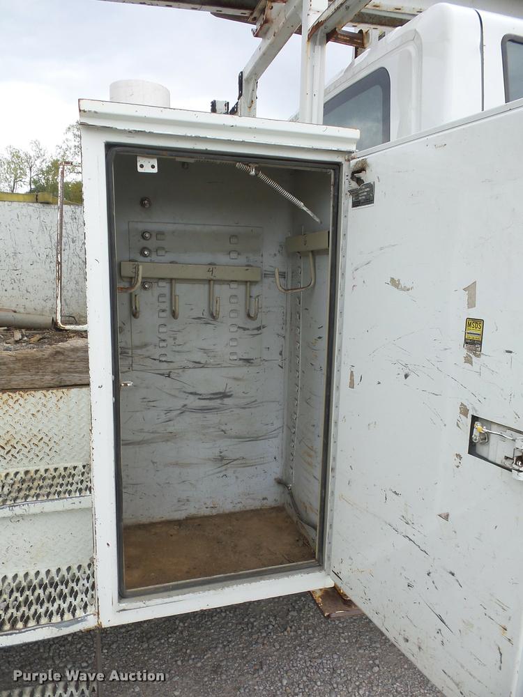 image for item L4353 2005 International DuraStar 4300 bucket truck