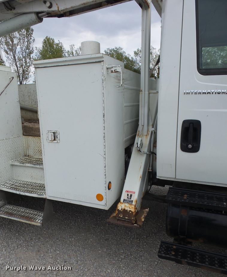 image for item L4353 2005 International DuraStar 4300 bucket truck