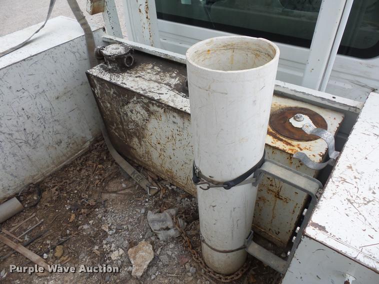 image for item L4353 2005 International DuraStar 4300 bucket truck