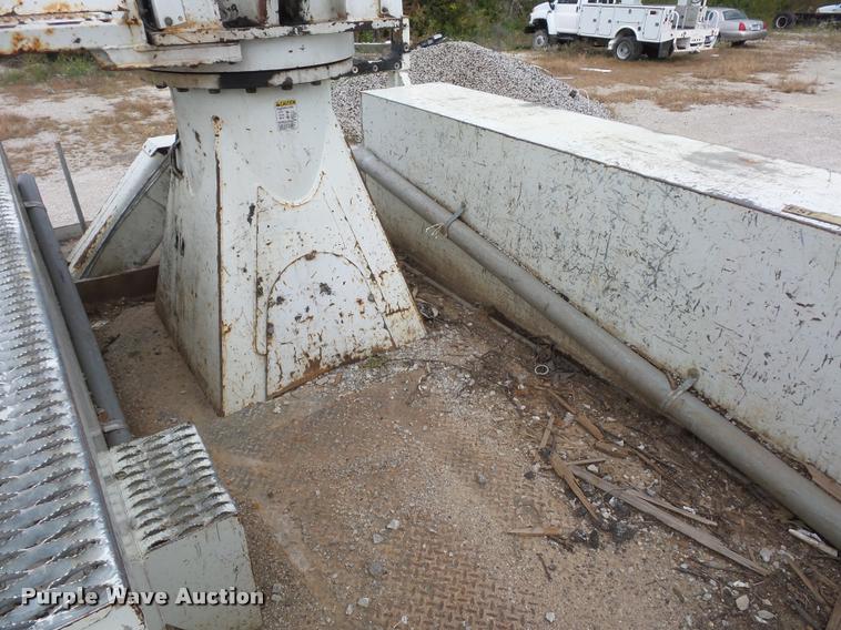 image for item L4353 2005 International DuraStar 4300 bucket truck