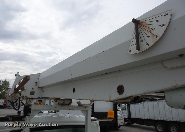 image for item L4353 2005 International DuraStar 4300 bucket truck