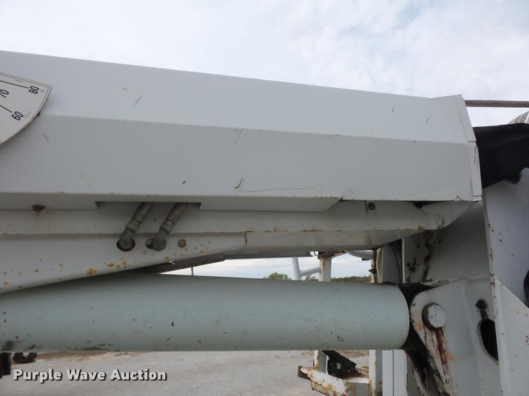 image for item L4353 2005 International DuraStar 4300 bucket truck