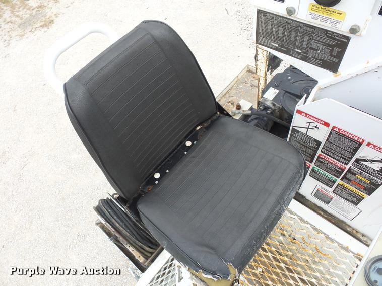 image for item L4353 2005 International DuraStar 4300 bucket truck