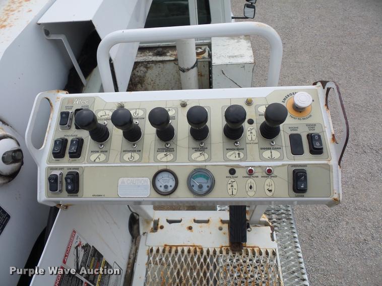 image for item L4353 2005 International DuraStar 4300 bucket truck