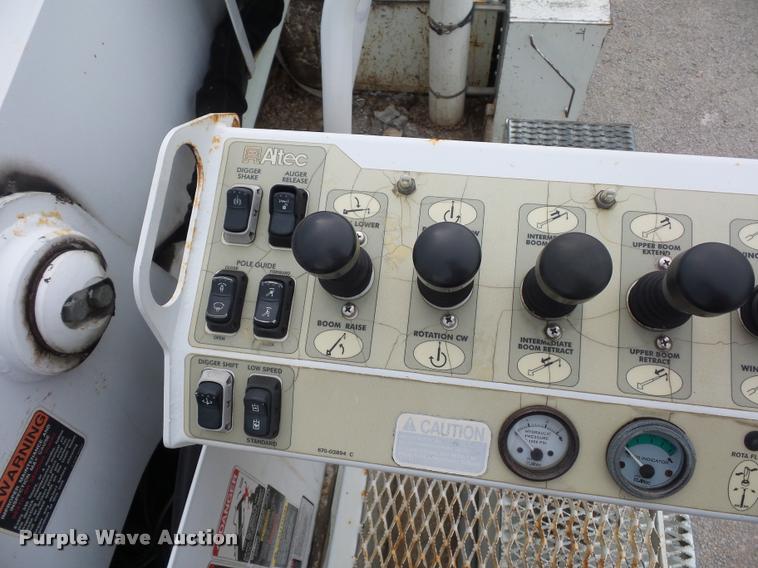 image for item L4353 2005 International DuraStar 4300 bucket truck