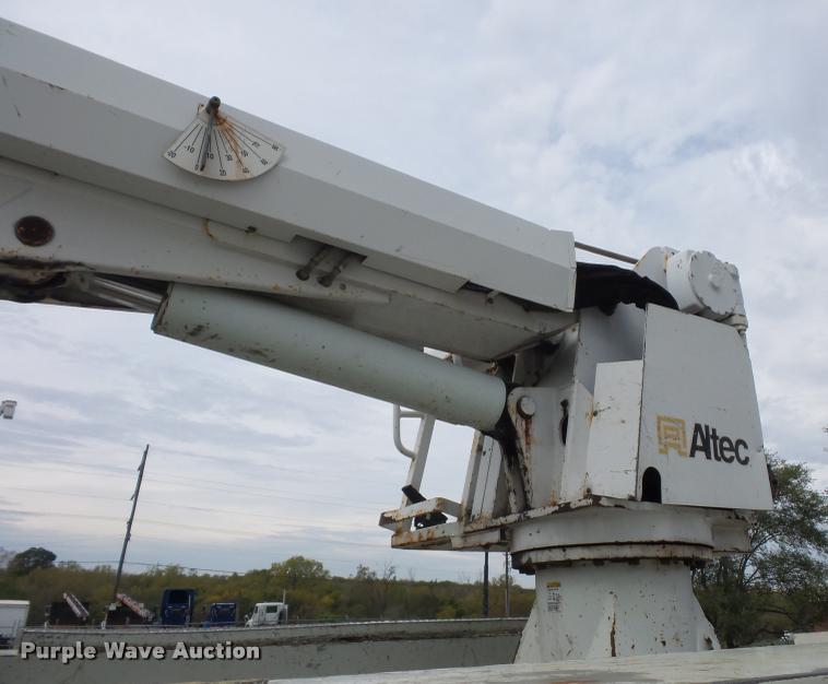 image for item L4353 2005 International DuraStar 4300 bucket truck