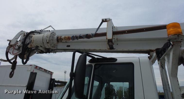 image for item L4353 2005 International DuraStar 4300 bucket truck