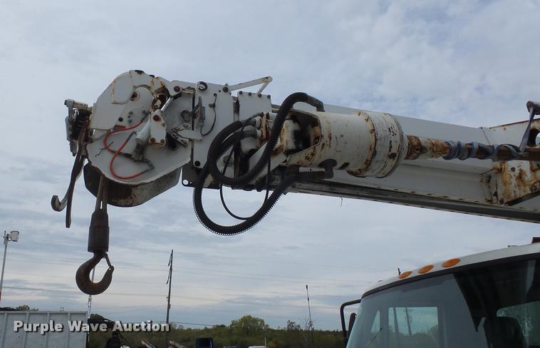 image for item L4353 2005 International DuraStar 4300 bucket truck