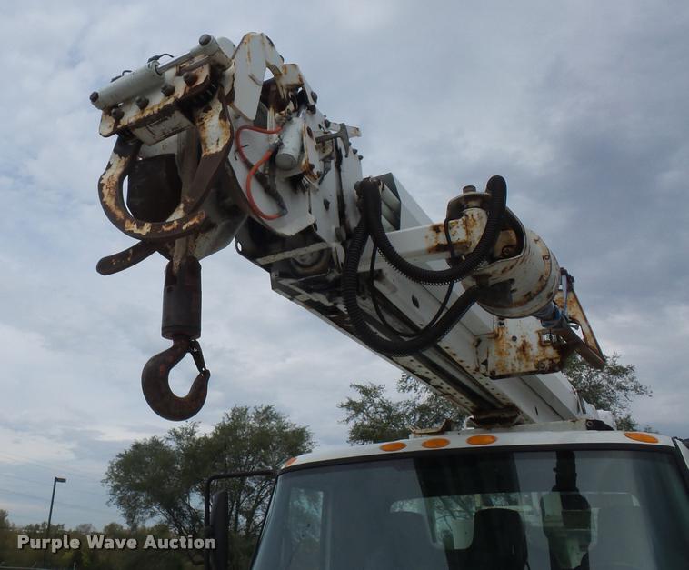 image for item L4353 2005 International DuraStar 4300 bucket truck