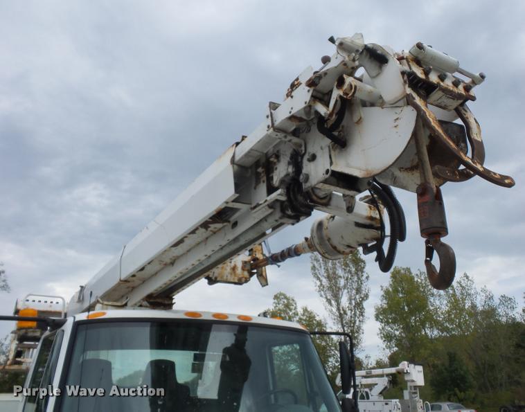 image for item L4353 2005 International DuraStar 4300 bucket truck