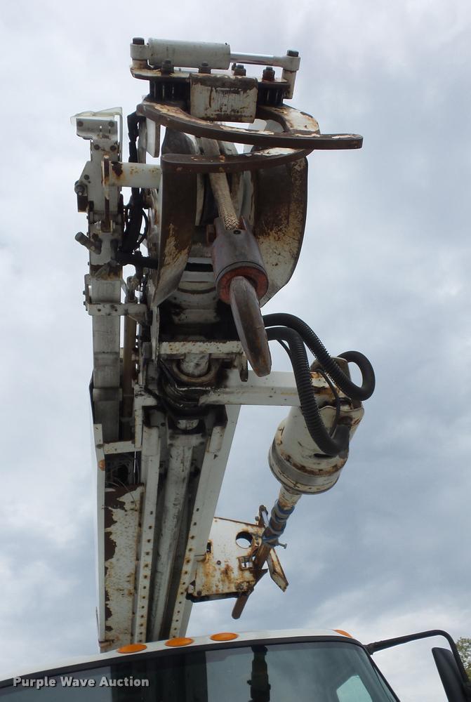 image for item L4353 2005 International DuraStar 4300 bucket truck