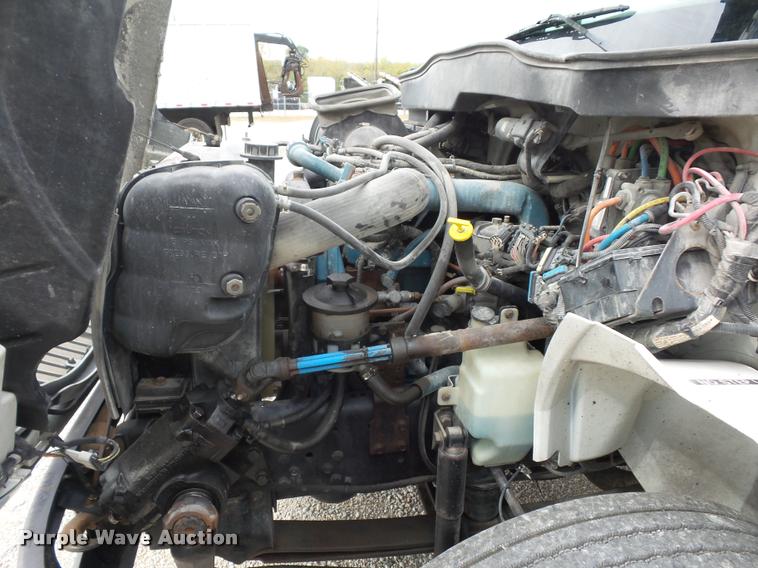 image for item L4353 2005 International DuraStar 4300 bucket truck