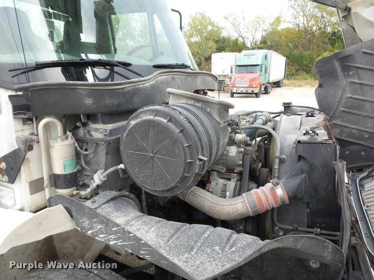 image for item L4353 2005 International DuraStar 4300 bucket truck