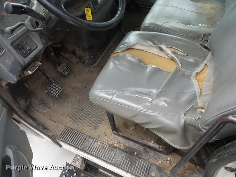 image for item L4353 2005 International DuraStar 4300 bucket truck