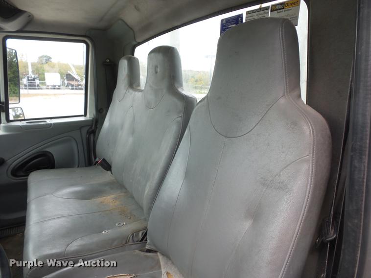 image for item L4353 2005 International DuraStar 4300 bucket truck