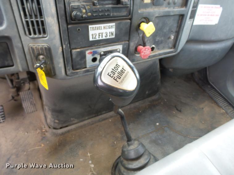 image for item L4353 2005 International DuraStar 4300 bucket truck