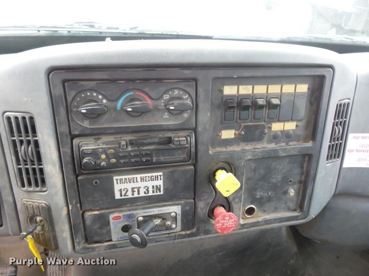 image for item L4353 2005 International DuraStar 4300 bucket truck