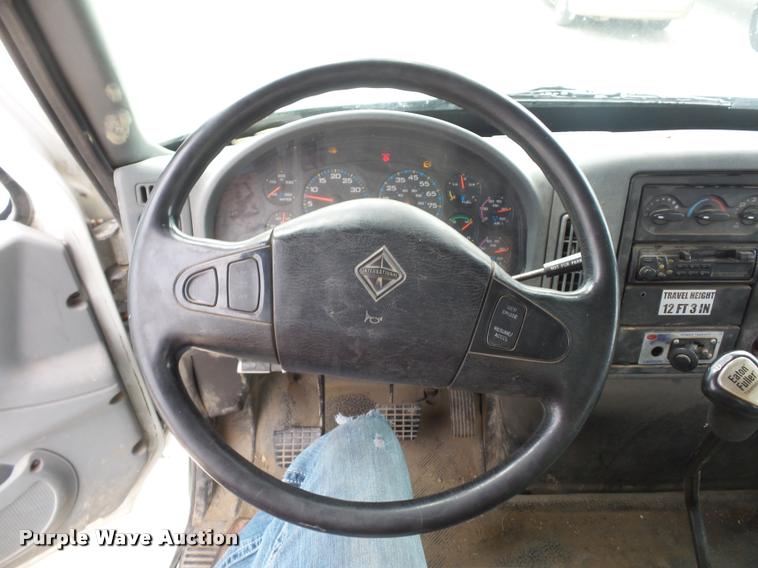 image for item L4353 2005 International DuraStar 4300 bucket truck